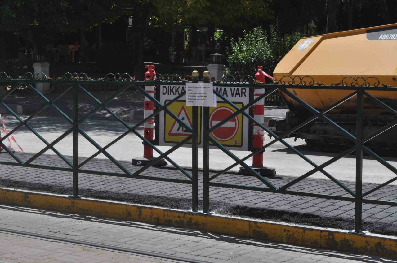 Karşıdan karşıya geçmeyi zorlaştıran bariyerlere vatandaştan tepki