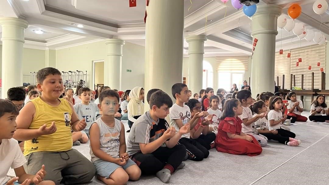 Öğrencilere pamuk şeker sürprizi