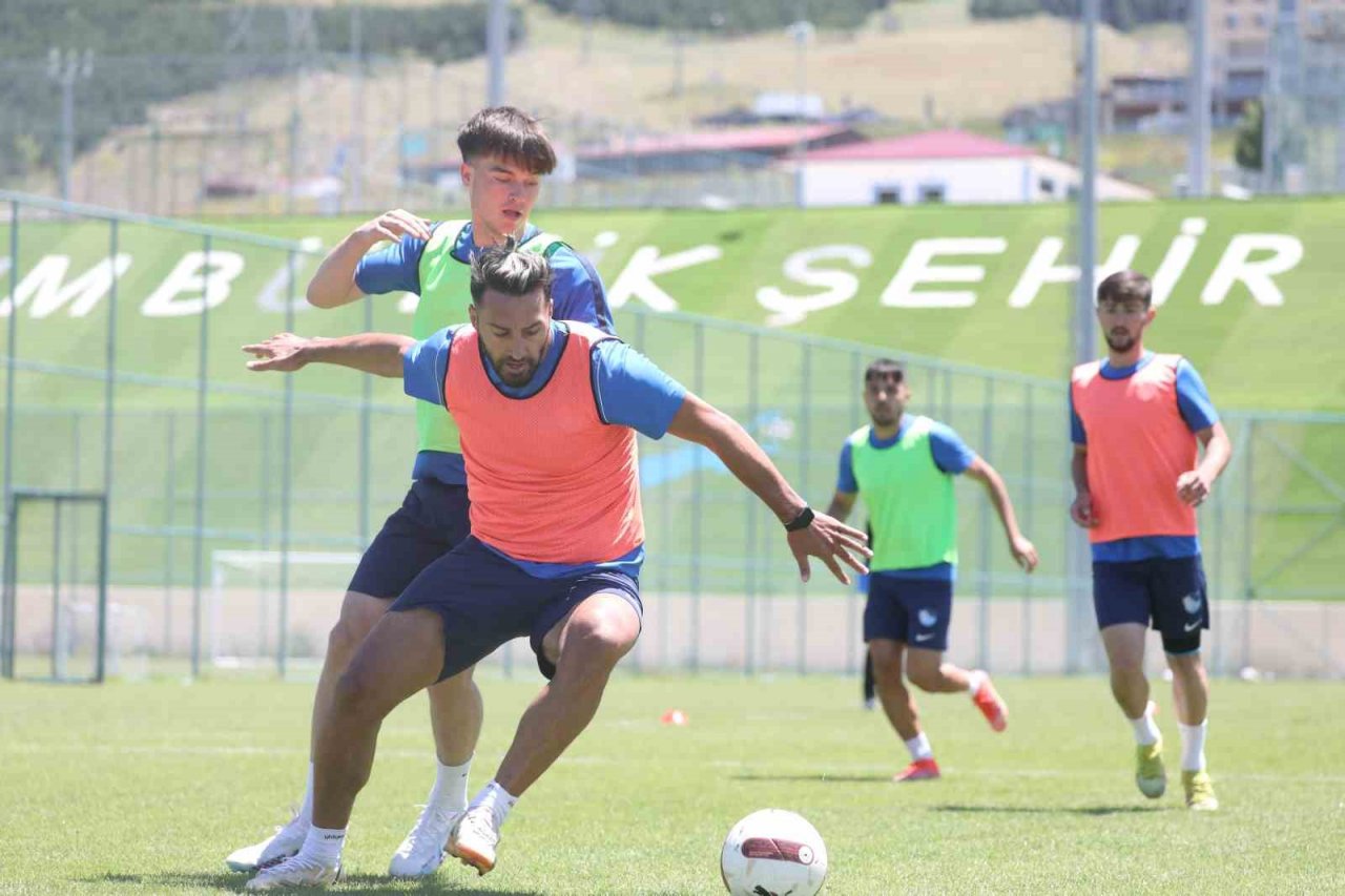 Erzurumspor Teknik Direktörü Kutlu ; Taraftarın desteği inanılmaz