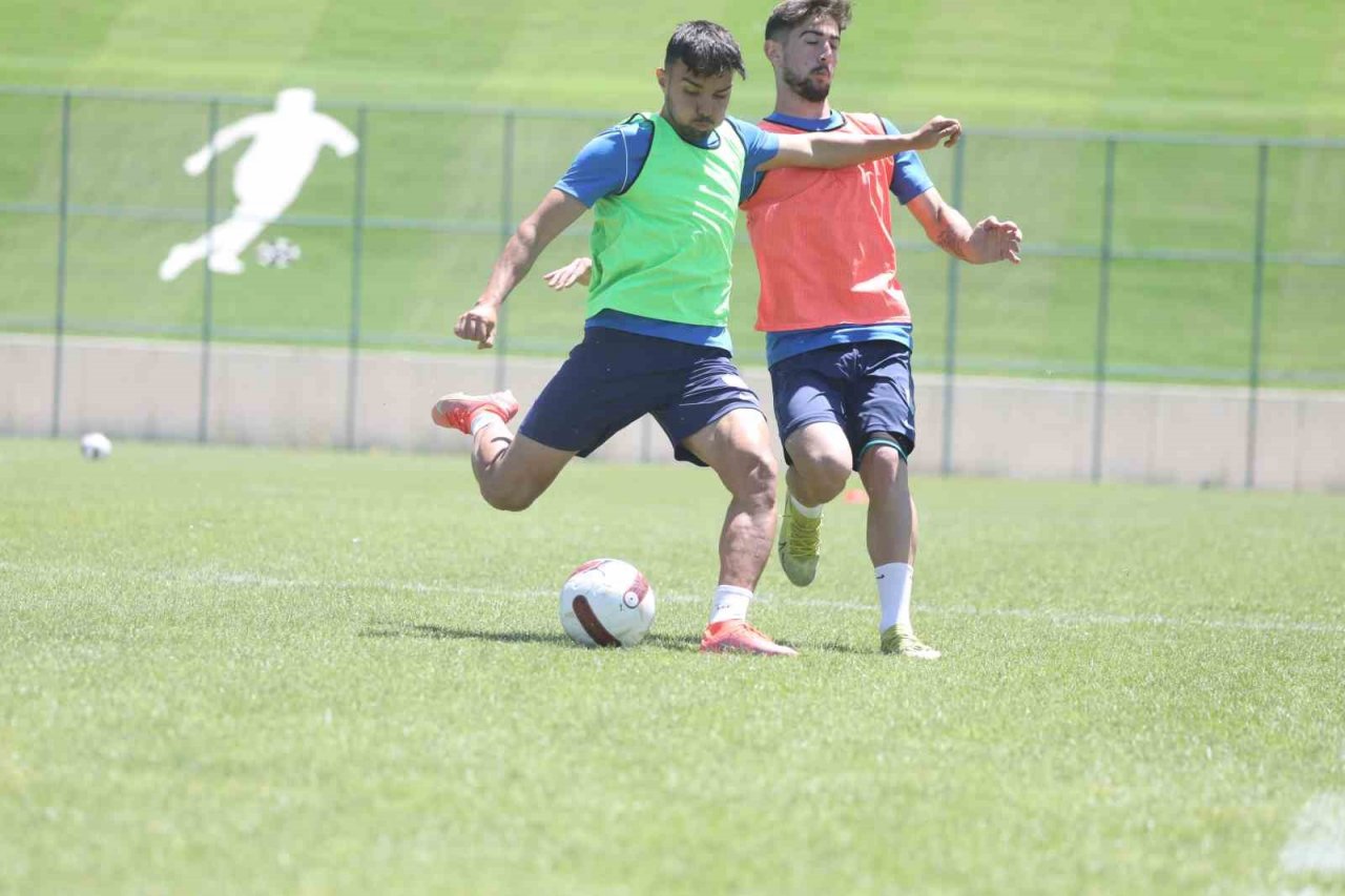 Erzurumspor Teknik Direktörü Kutlu ; Taraftarın desteği inanılmaz