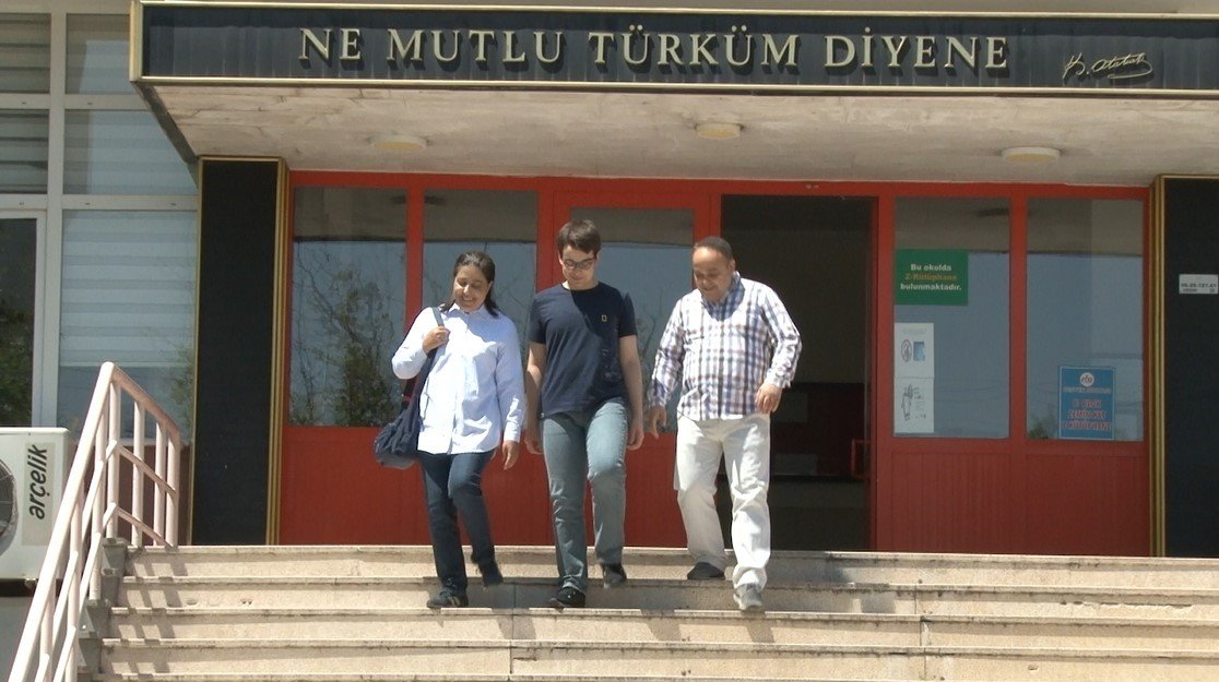 YKS sayısal 1’incisi Mustafa Özcan: “Günlük ortalama 400 ile 500 arası soru çözdüm”