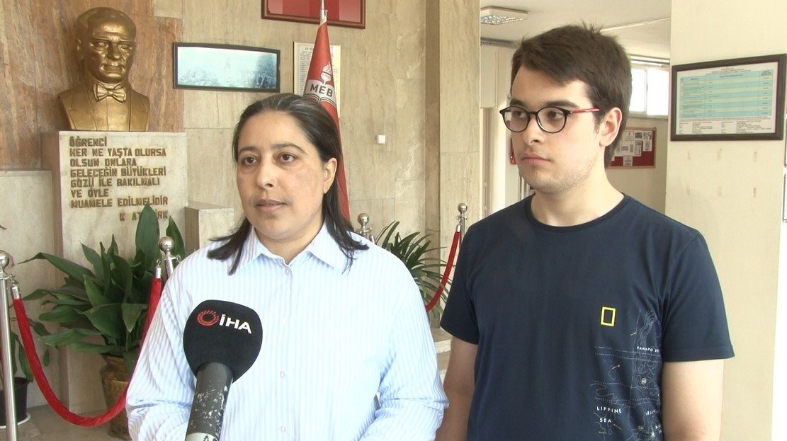 YKS sayısal 1’incisi Mustafa Özcan: “Günlük ortalama 400 ile 500 arası soru çözdüm”