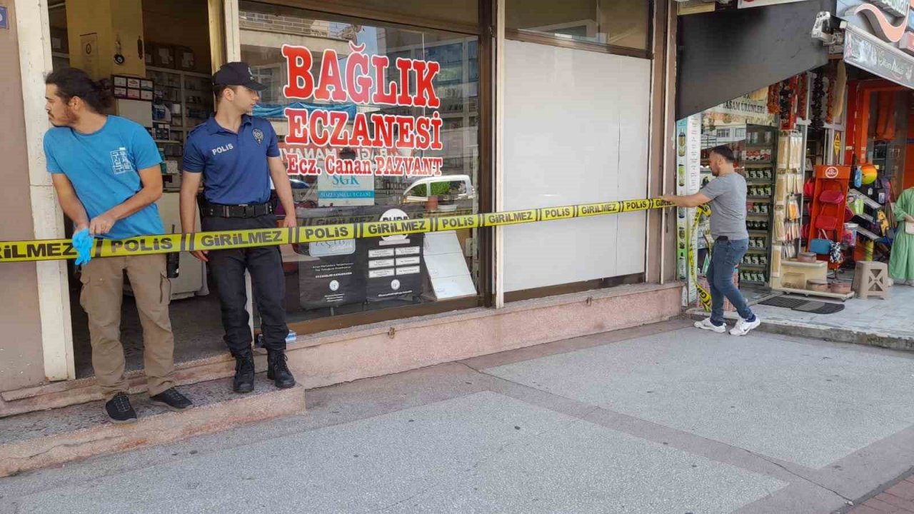 Eczanede silahlı saldırıya uğradı
