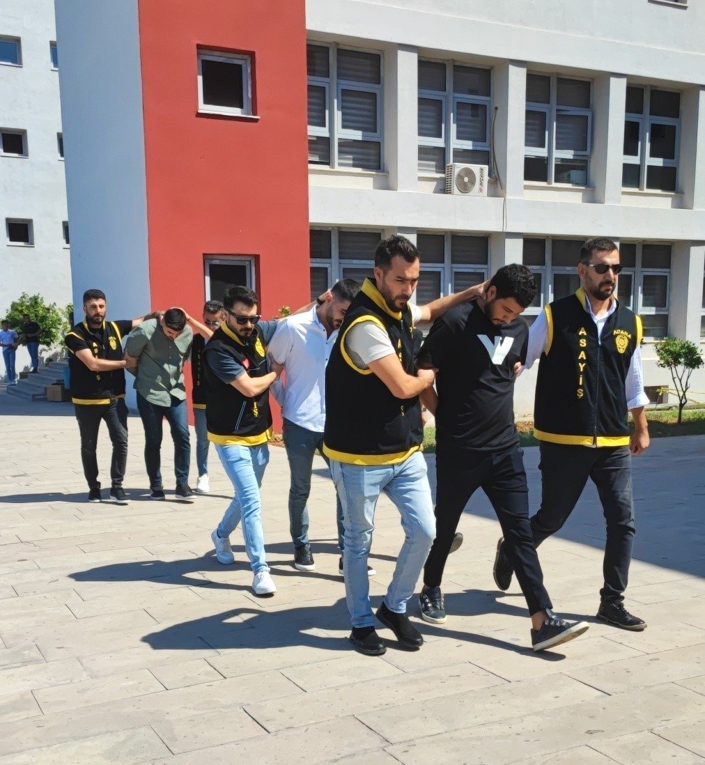İki kişinin öldürüldüğü olayla ilgili yakalanan 5 şüpheli adliyeye sevk edildi