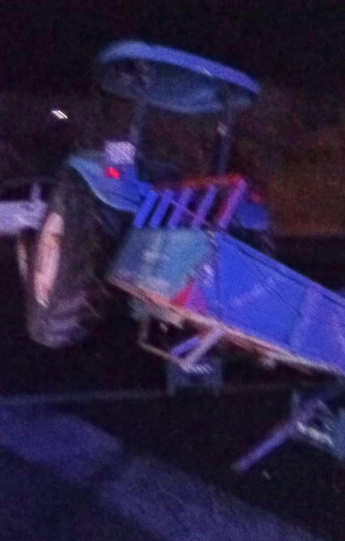 Ambulans traktörle çarpıştı