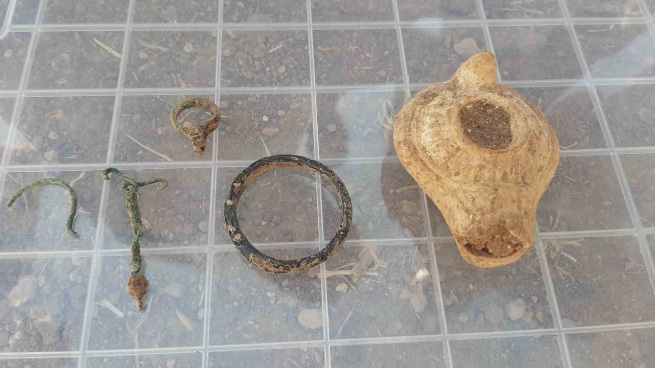 Sulama kanalı çalışmasında Roma Dönemi’ne ait bin 800 yıllık mezar bulundu