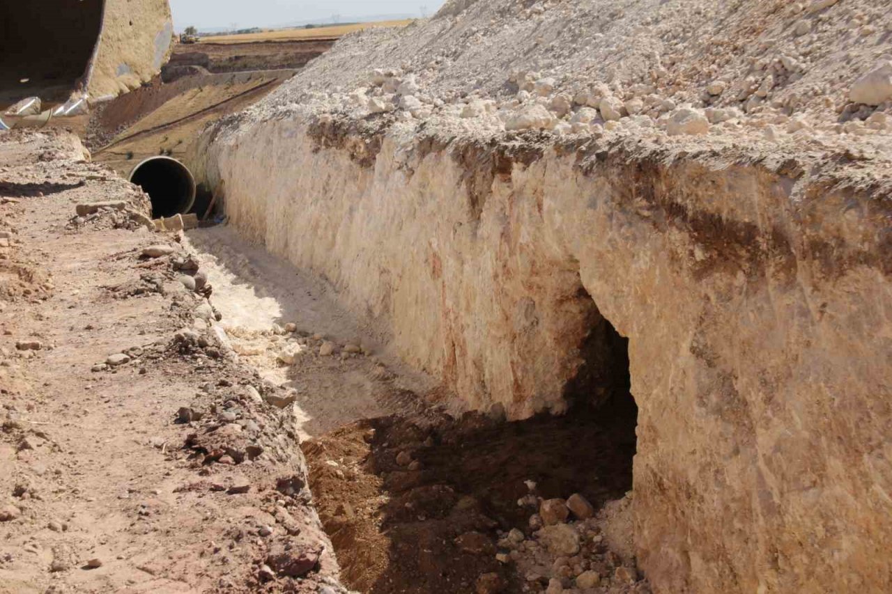 Sulama kanalı çalışmasında Roma Dönemi’ne ait bin 800 yıllık mezar bulundu