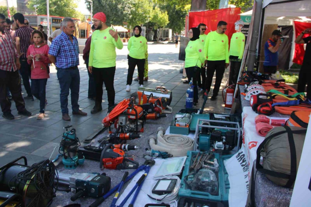 Depremden sonra gönüllülük arttı