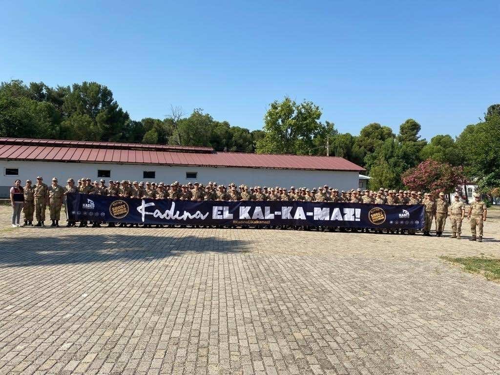 Aydın’da er ve erbaşlara kadına karşı şiddetle mücadele eğitimi verildi