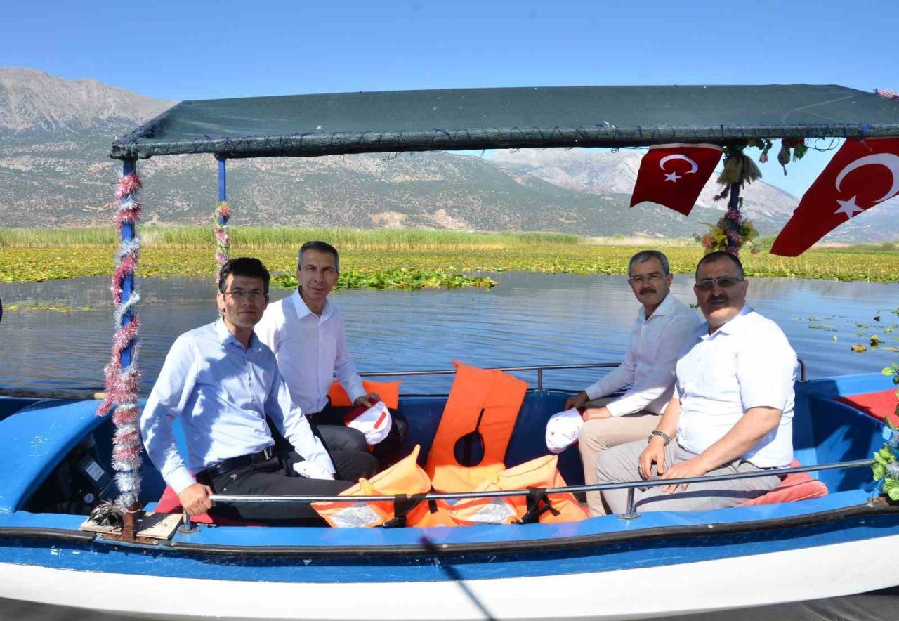 Denizli’de 25 su kaynağına 765 bin sazan yavrusu bırakıldı