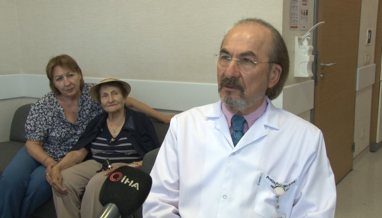 Yaşama sevinciyle 92 yaşında kan kanserini yendi