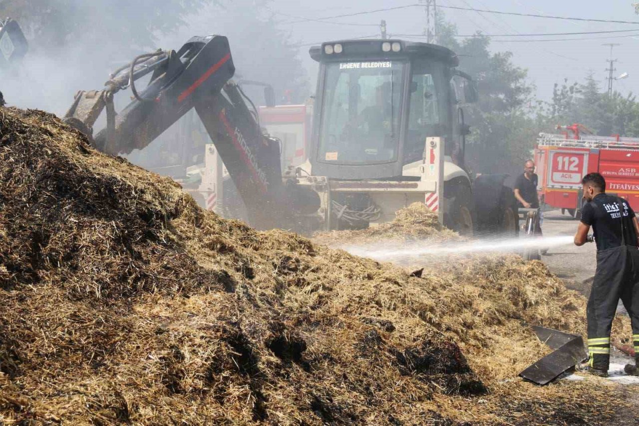 Tanker ve saman balyaları alev alev yandı