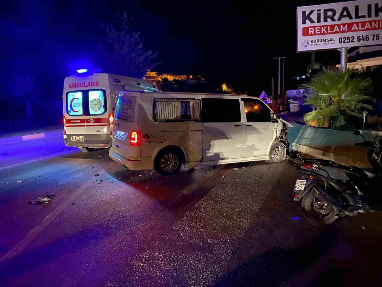 Fethiye’de minibüs İle kamyonet çarpıştı: 2 yaralı