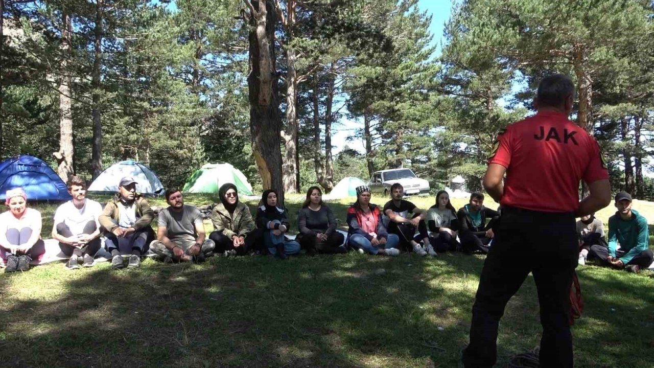 Altınpınar Limni Gölü üzerinde arama kurtarma eğitimi aldılar