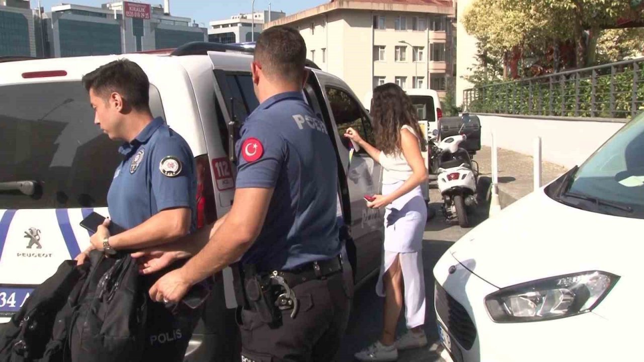 Beykoz’da bıçakla iş yerinde kadını rehin alan saldırgan kamerada