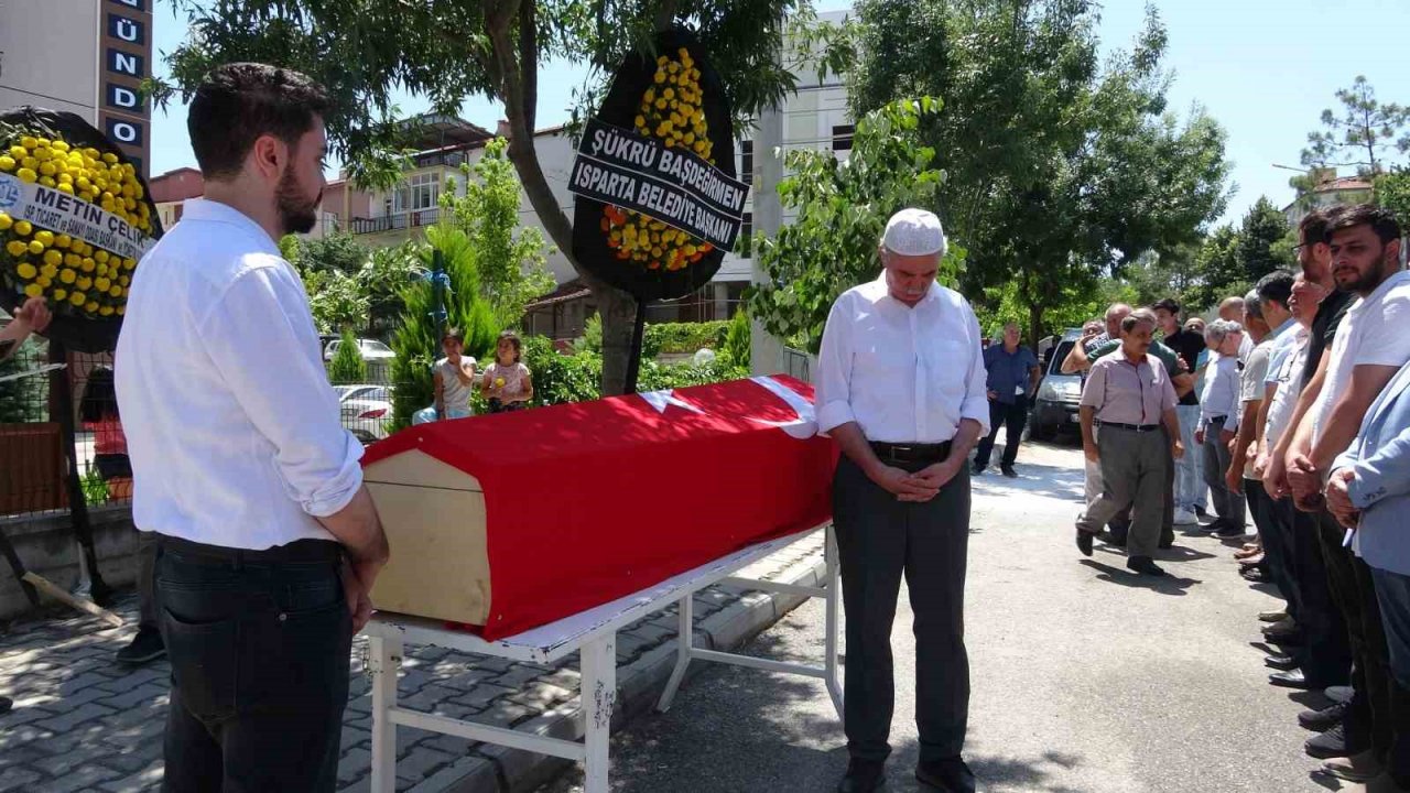 Eski Milletvekili Yakup Üstün memleketi Isparta’da son yolculuğuna uğurlandı