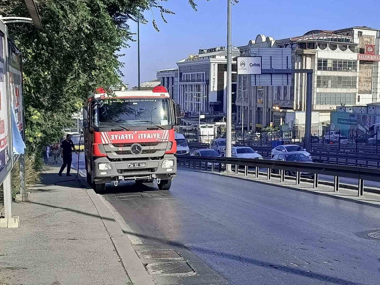 Esenyurt’ta ot yangınında dumanlar E-5 Karayolu’nu kapladı