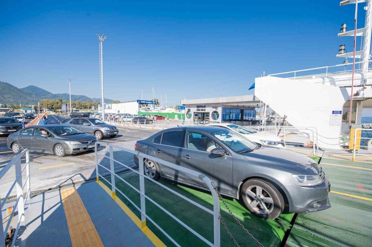 İzmir’de feribot ücretlerine zam