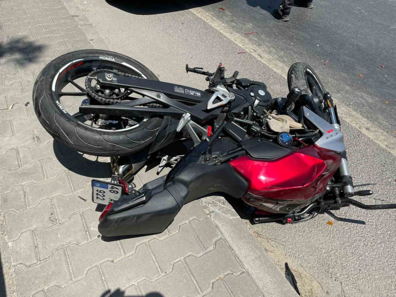 Söke’de motosiklet, tüp kamyonuna çarptı: 1 yaralı