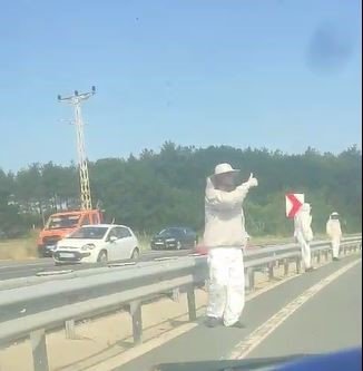 Ekipler 4 ölümlü kazaya arıcı kıyafeti giyerek müdahale etti