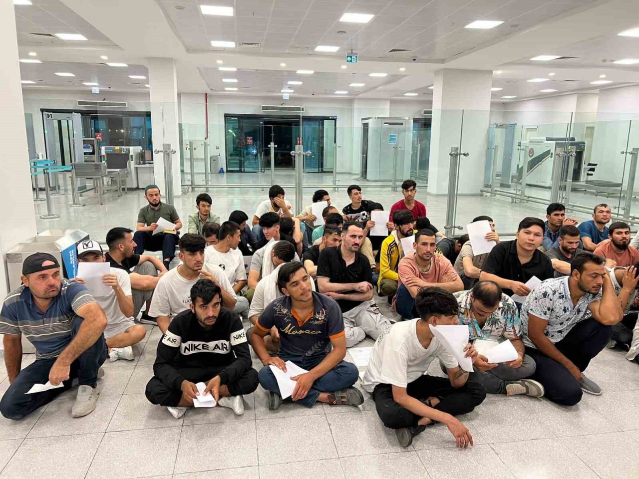 Kocaeli’de 46 düzensiz göçmen sınır dışı edildi