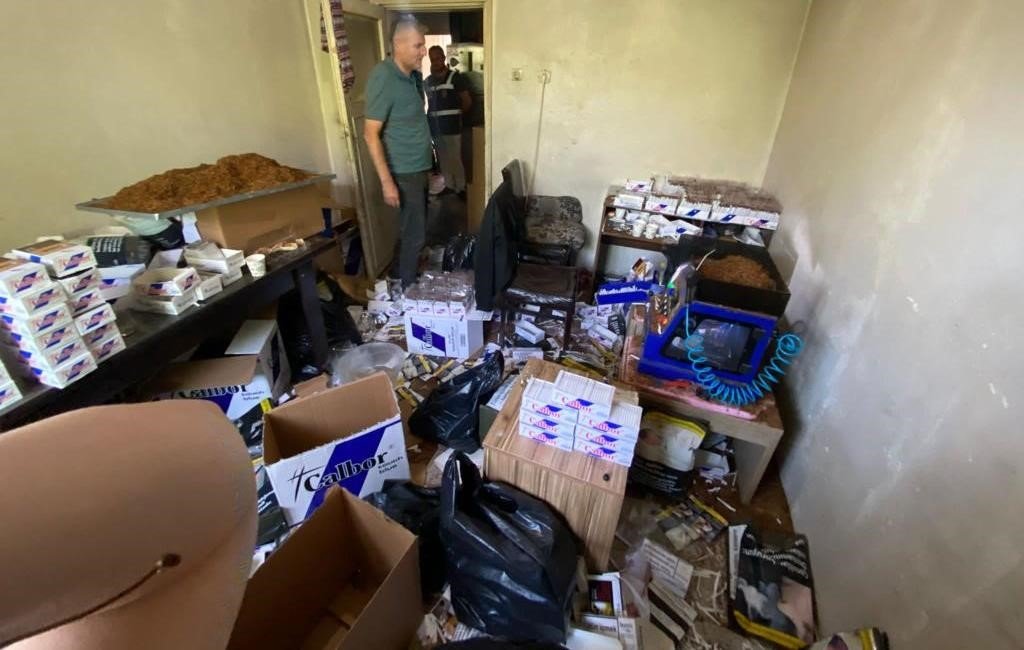 Kütahya’da 43 kilogram kaçak tütün ve 10 bin 60 adet dolu makaron ele geçirildi
