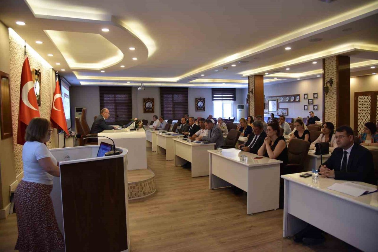 Vali Karadeniz başkanlığında Kadına Yönelik Şiddetle Mücadele Toplantısı yapıldı