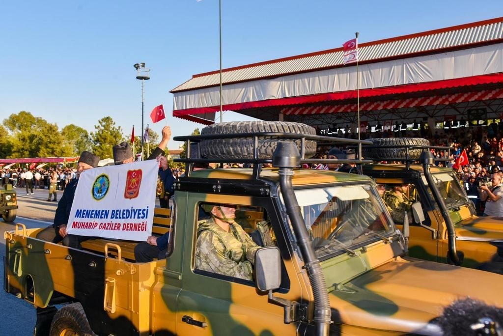 Menemenli gaziler Barış ve Özgürlük Bayramında Kıbrıs’ta