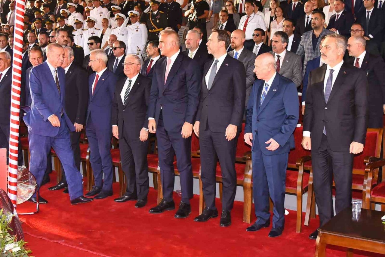 Menemenli gaziler Barış ve Özgürlük Bayramında Kıbrıs’ta