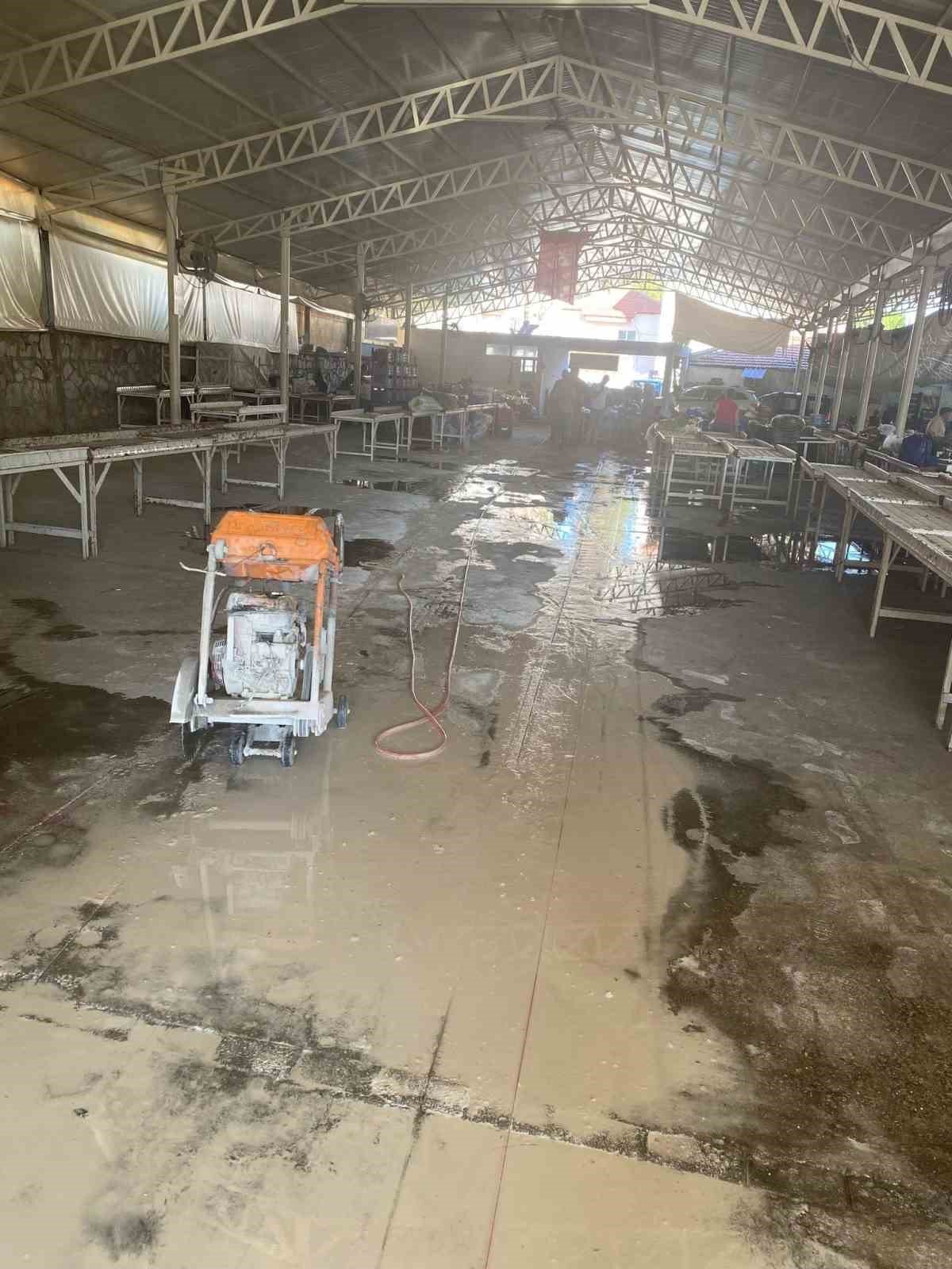 Yangından etkilenen 13 iş yeri için çalışmalar başladı