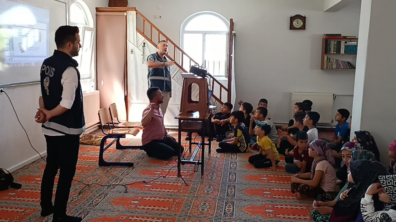 Öğrencilere siber güvenlik ve sosyal medya kullanımı semineri