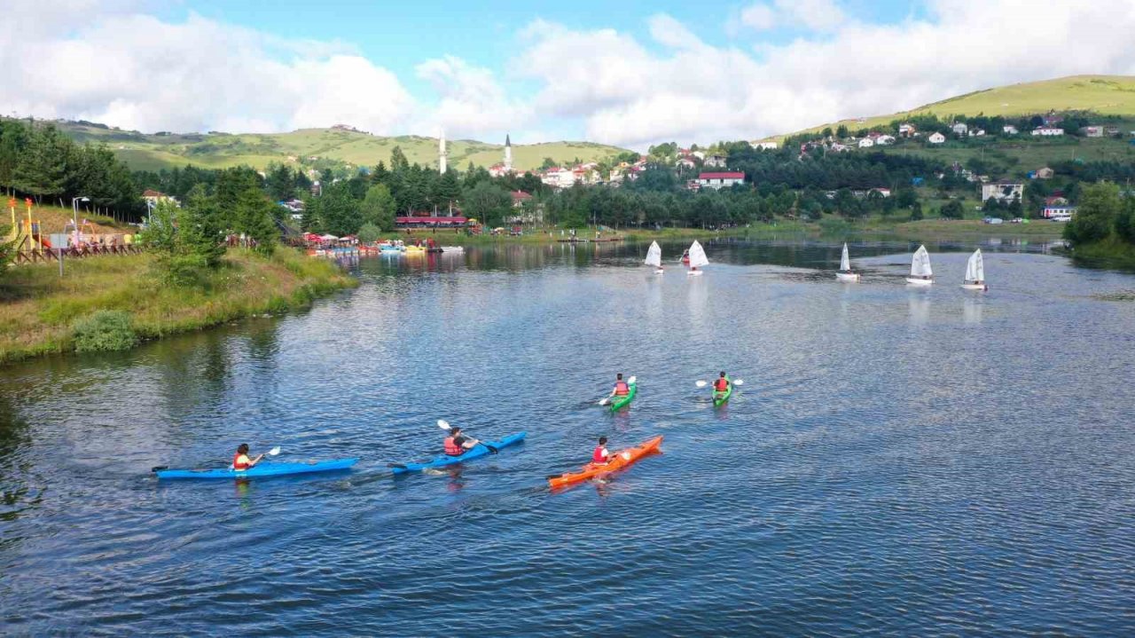 1500 rakımlı yayla gölünde kano ve yelken keyfi