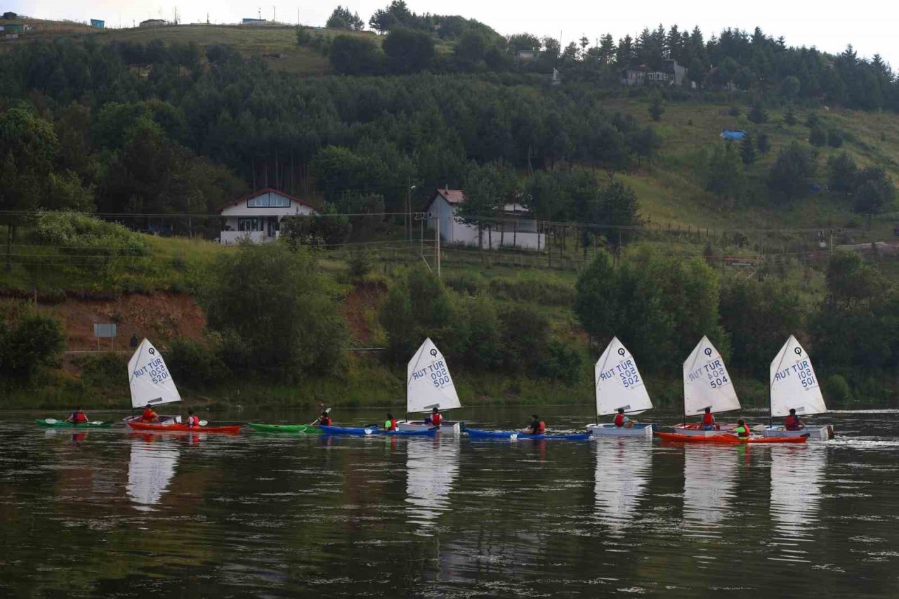 1500 rakımlı yayla gölünde kano ve yelken keyfi