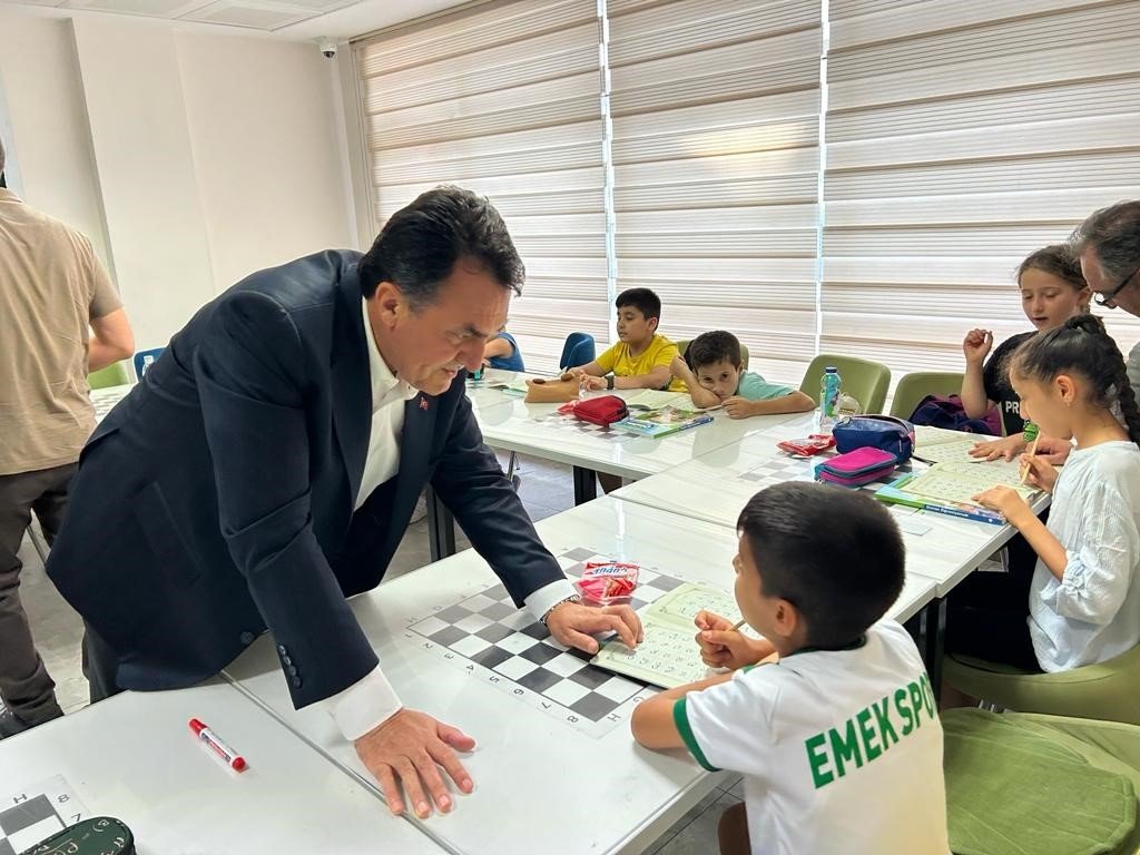 Bilgi Evleri, çocukları geleceğe hazırlıyor