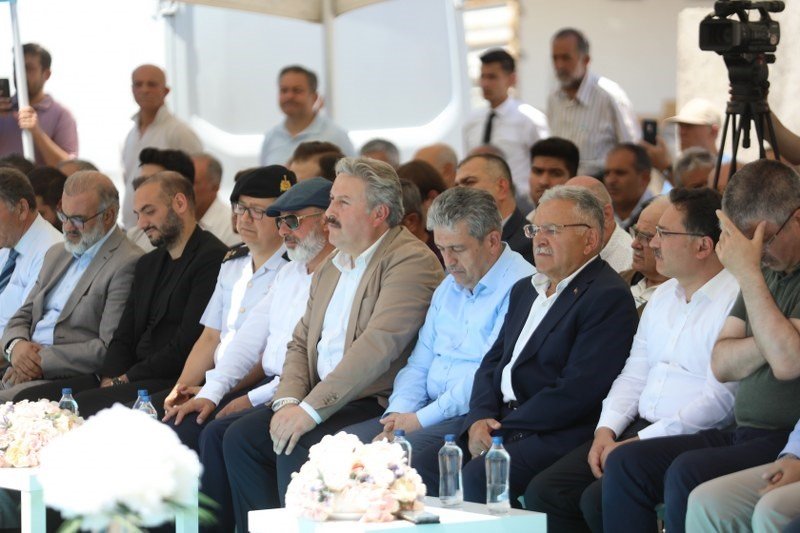 Mimarisiyle Kayseri’de tek olan Saçmacı Cami ibadete açıldı