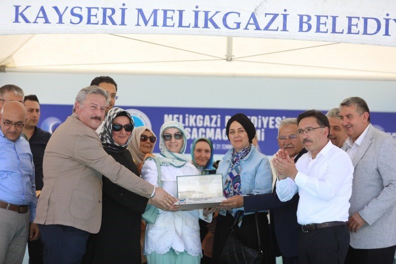 Mimarisiyle Kayseri’de tek olan Saçmacı Cami ibadete açıldı