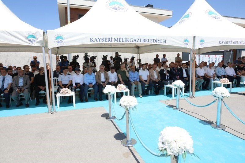 Mimarisiyle Kayseri’de tek olan Saçmacı Cami ibadete açıldı