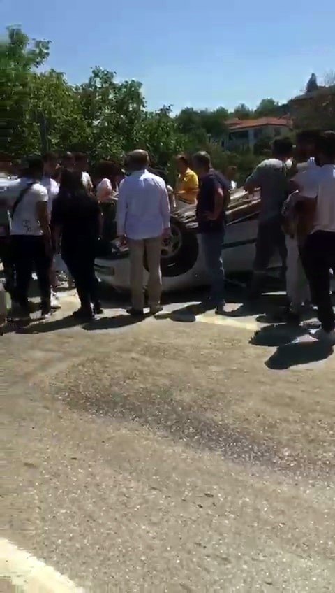 Sakarya’da otomobil takla attı: 2’si çocuk 4 yaralı