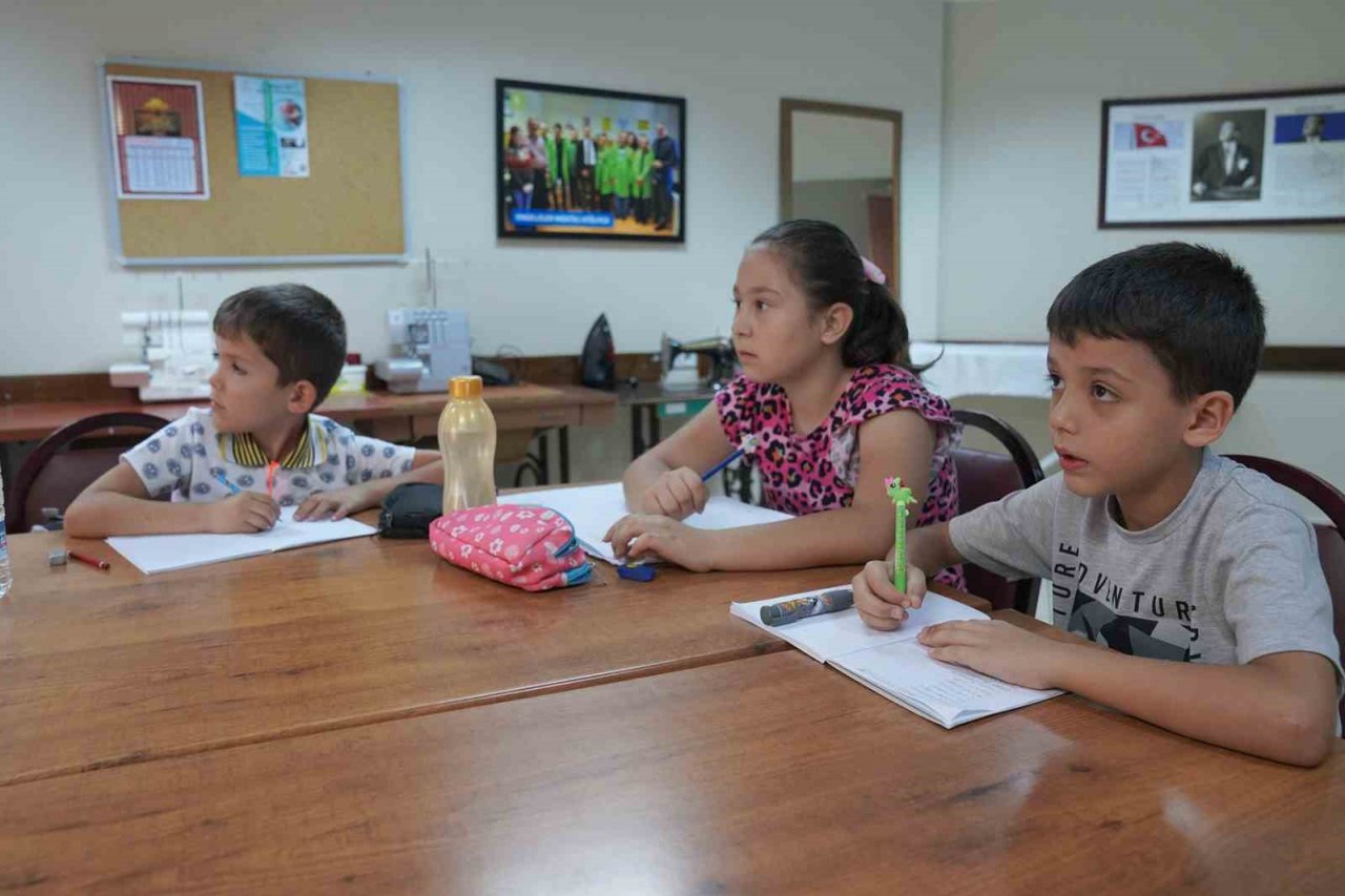 Çocuklar İngilizce öğreniyor