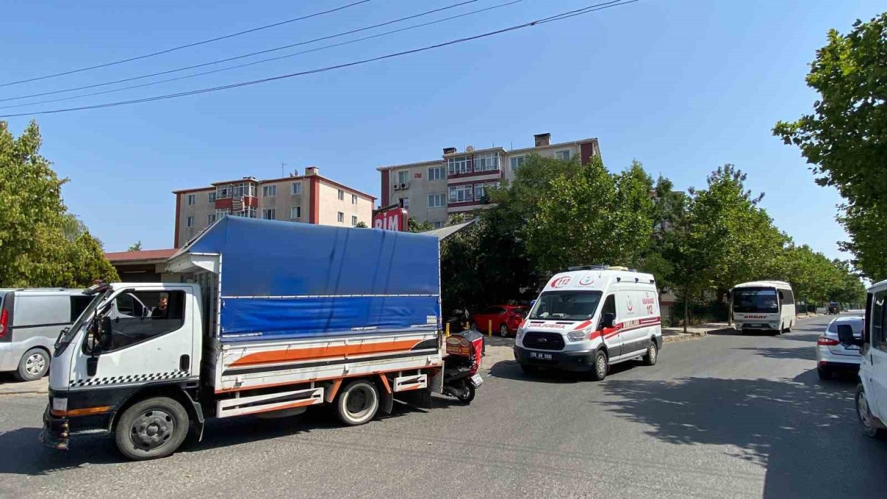 Trafikte yol verme kavgasında muştalı saldırı: 1 yaralı