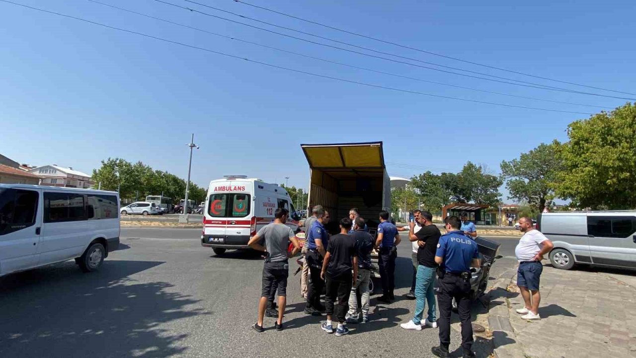 Trafikte yol verme kavgasında muştalı saldırı: 1 yaralı