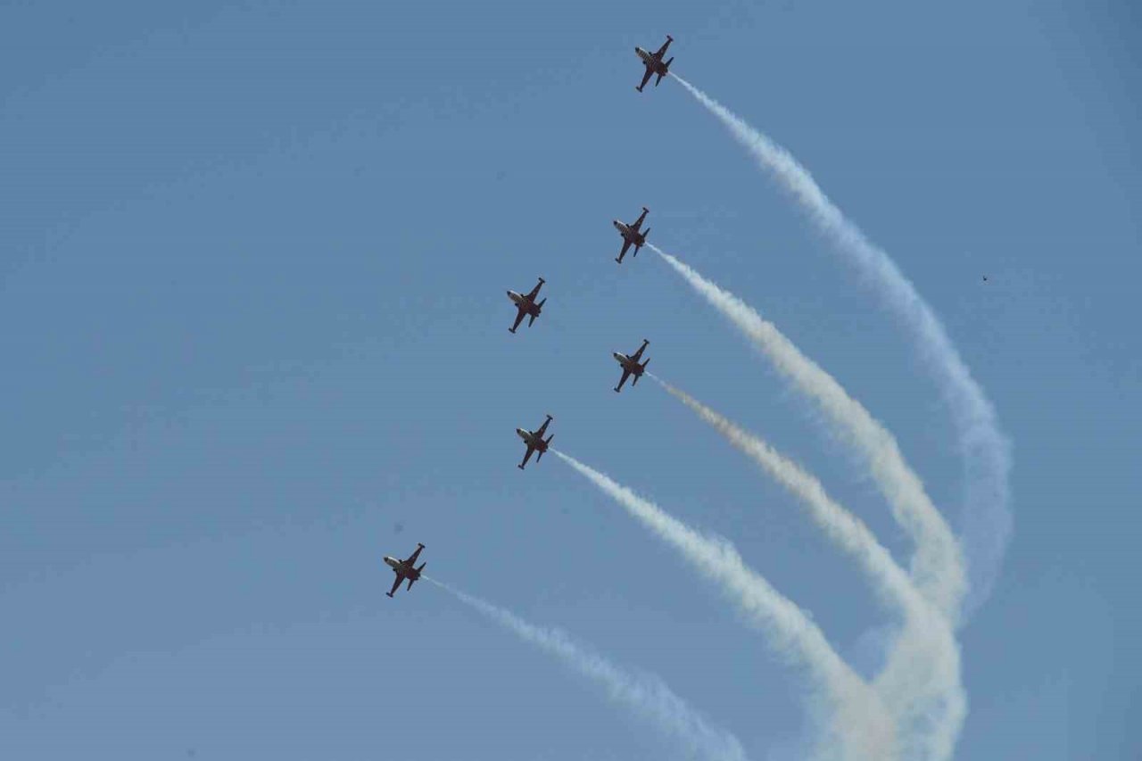 Türk Yıldızları ekibi 6 uçakla Isparta semalarında gösteri yapacak