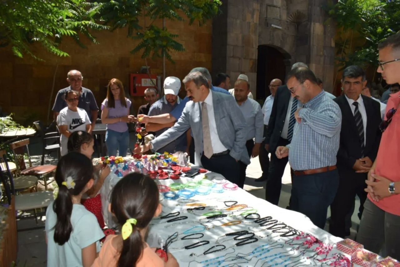 Engelli bireyler el sanatları sergisi açtı