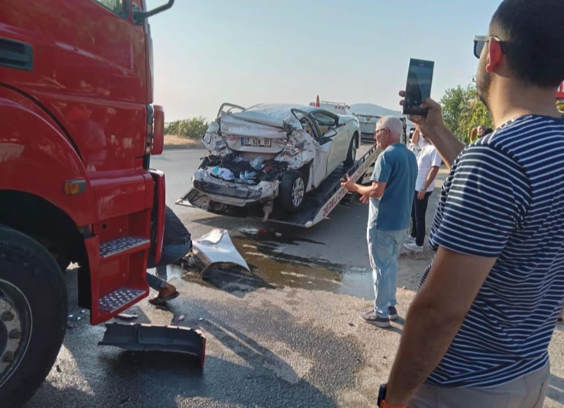 Tanker otomobile arkadan çarptı: 2 yaralı