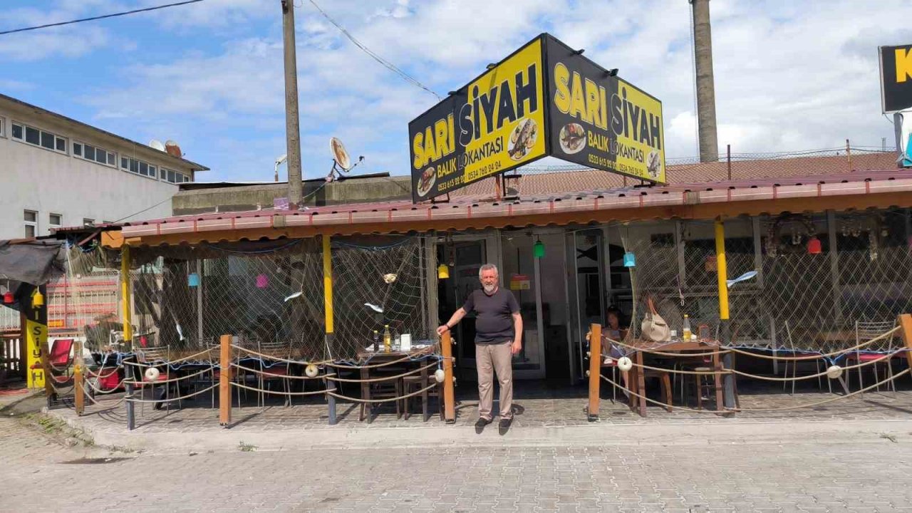 Lokantada unuttuğu 150 bin dolar ve ziynet eşyalarına kavuşunca gözyaşlarını tutamadı