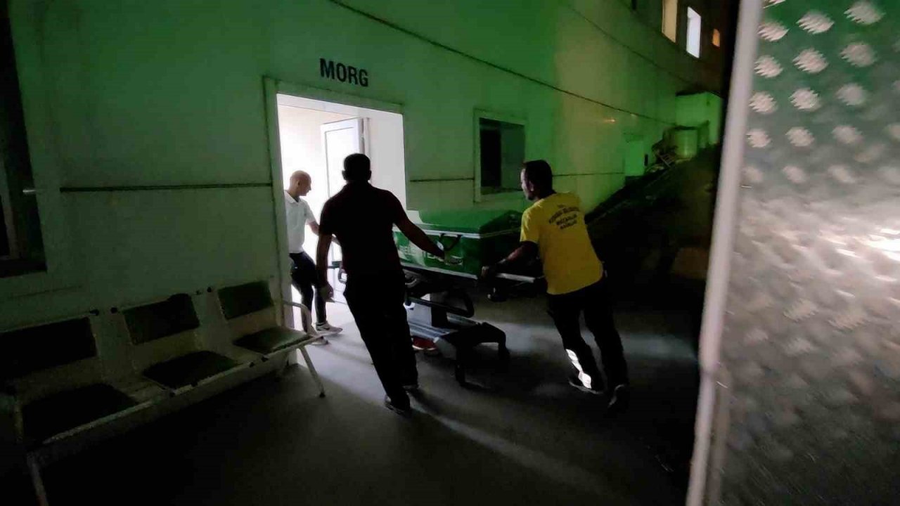 Serinlemek için denize giren 2 kişi boğularak yaşamını yitirdi