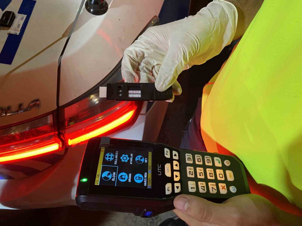 Beyoğlu’nda ticari taksilere yönelik uyuşturucu madde ve alkol denetimi