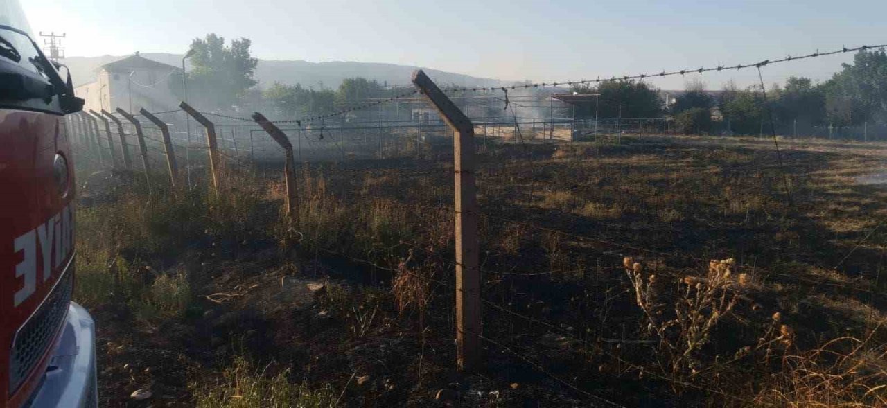 Çankırı’da çıkan ot yangını kısa sürede söndürüldü