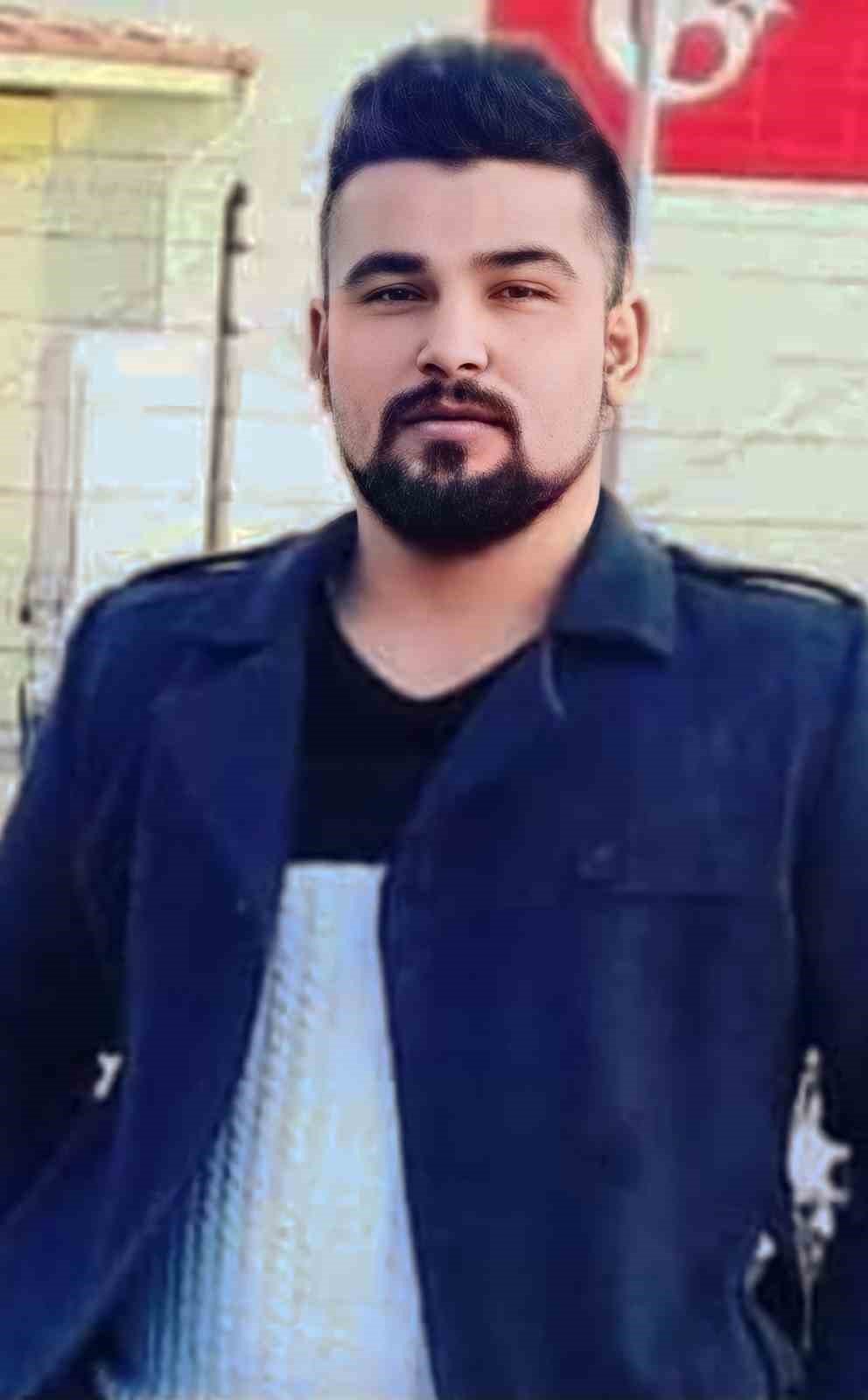 Evinde göğsünden tabancayla vurulan genç hayatını kaybetti