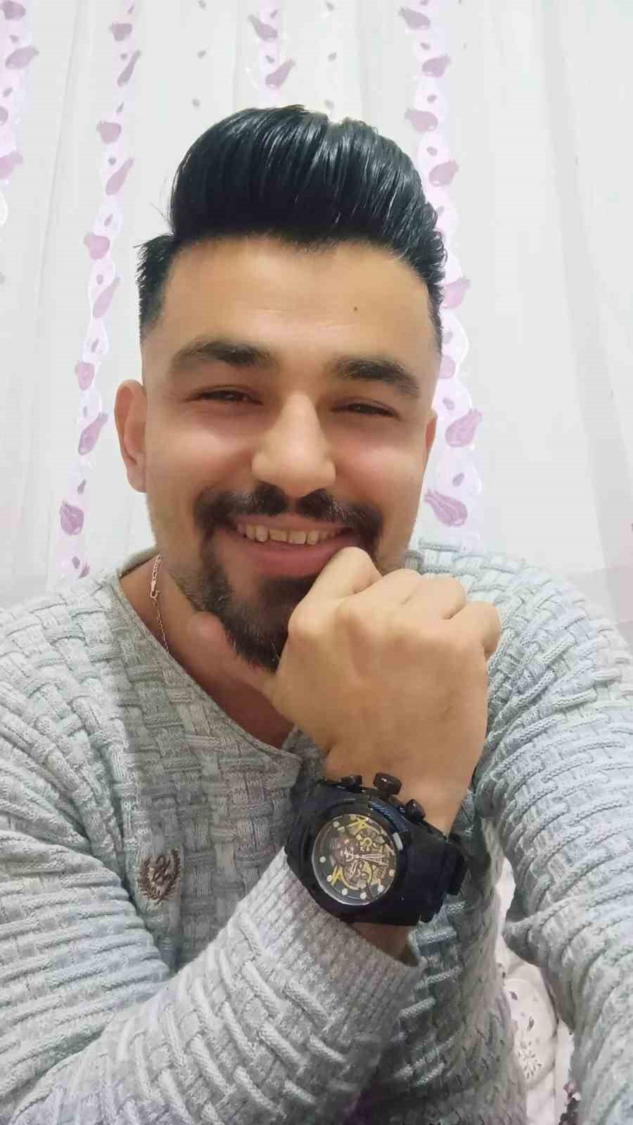 Evinde göğsünden tabancayla vurulan genç hayatını kaybetti